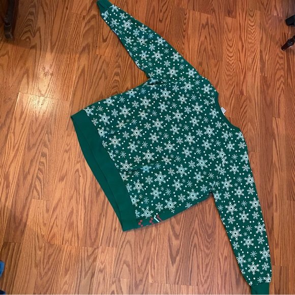 Official Snoopy Charlie Brown Christmas Sweater Peanuts Snowflake Green Holiday - Picture 6 of 9